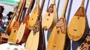 День домбры: история, легенды и интересные факты об инструменте