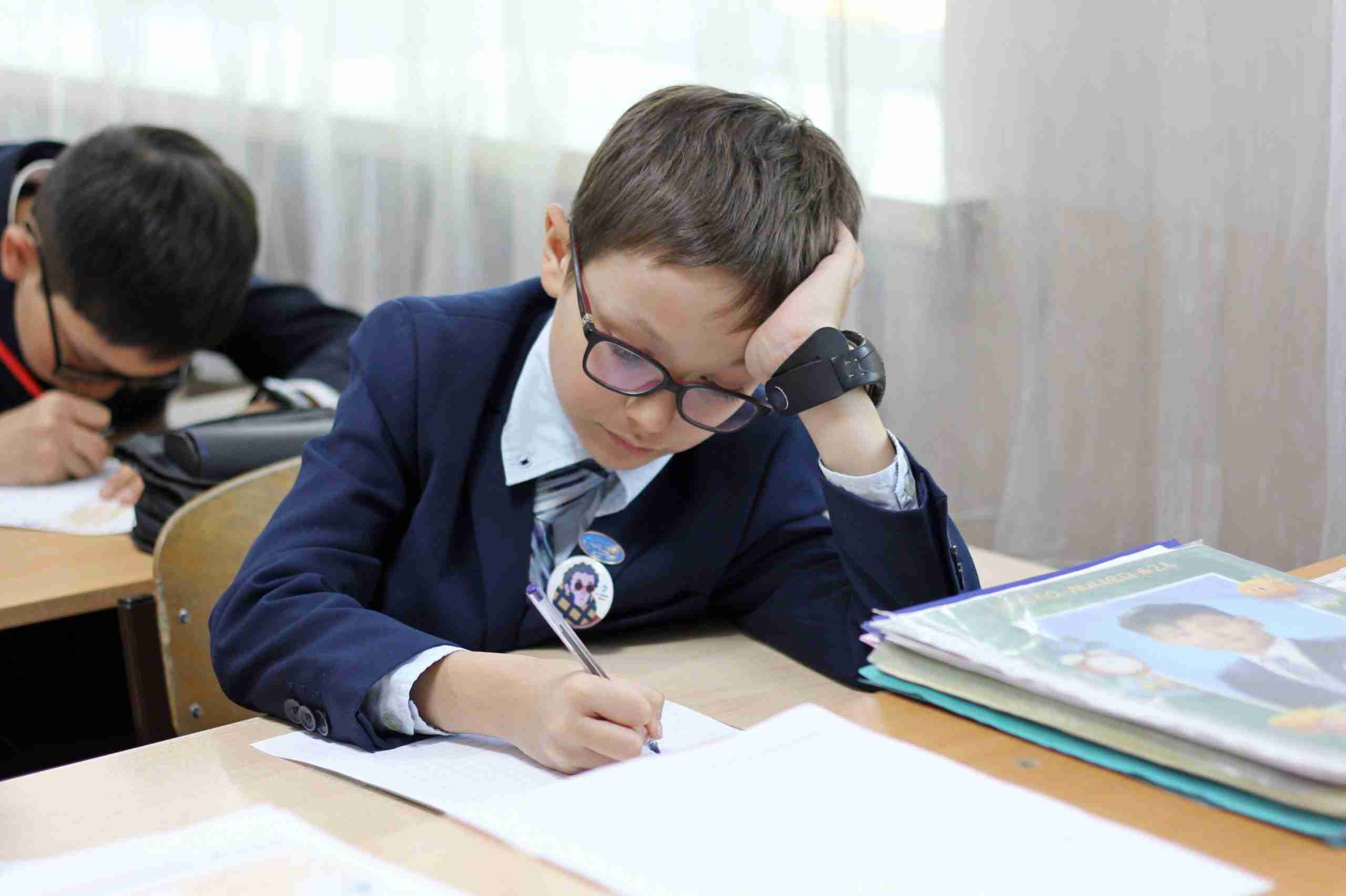 В школах Казахстана отказались от домашних заданий: заявление Минобразования
