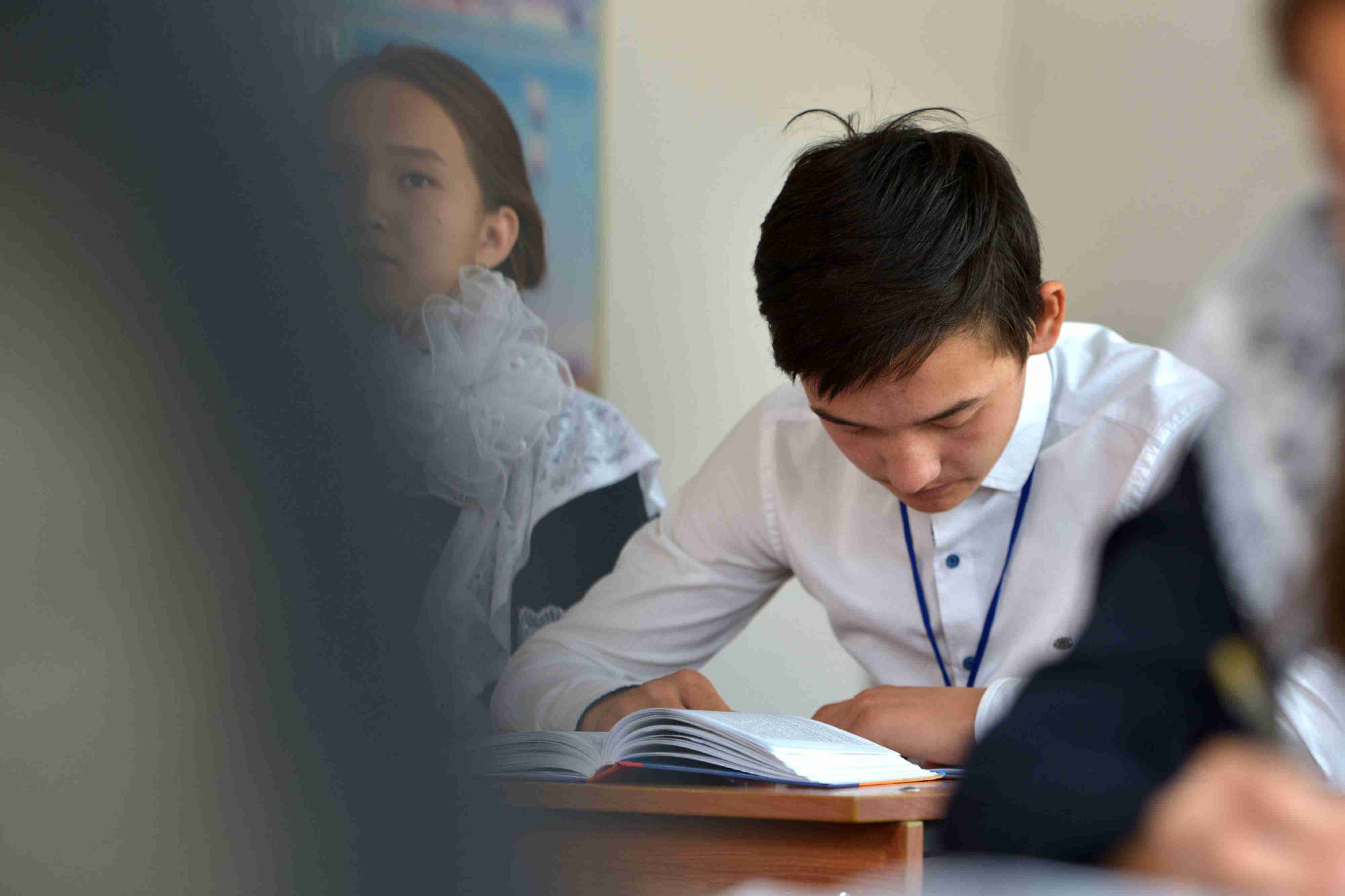 В школах Казахстана отменили обязательное ношение формы
