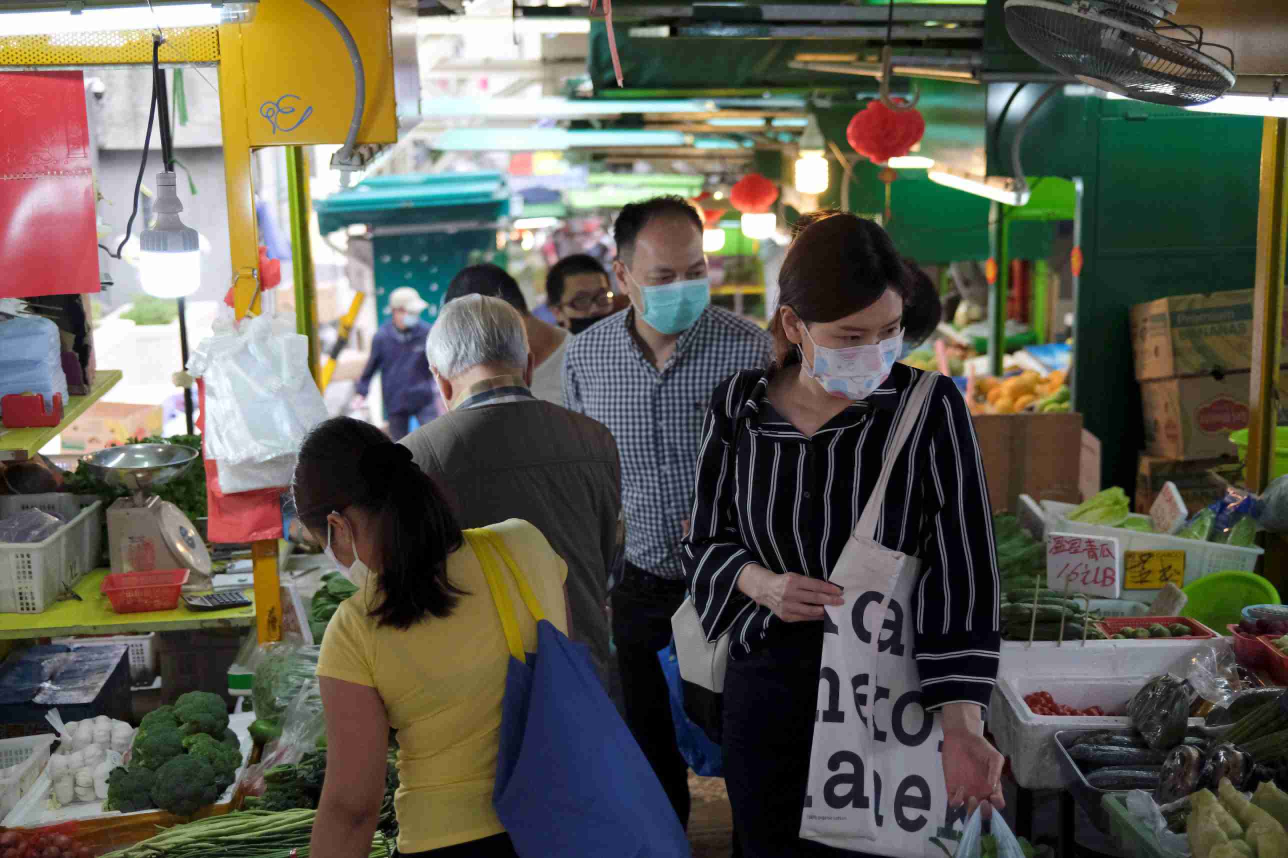 На рынки и в ТРЦ Нур-Султана не будут пускать людей без масок