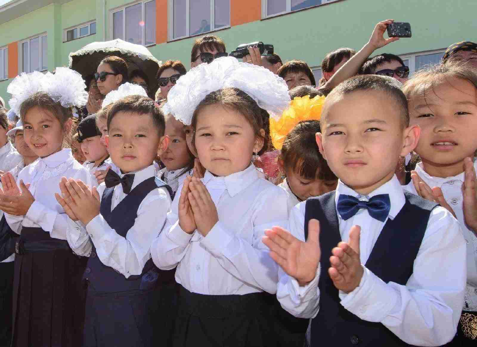 Как собрать ребенка в школу в Казахстане и не разориться: советы родителям