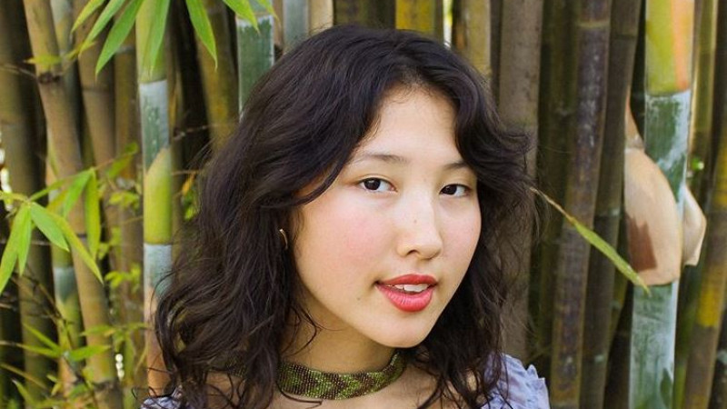 Что мы знаем о 14-летней американской девушке, полюбившей казахский язык